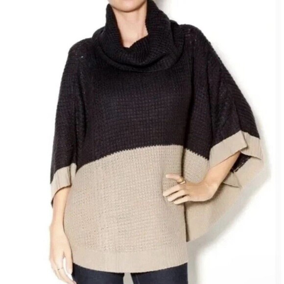 THML Woman Size S Two Tone Knit Poncho Boho Minimalist Lagenlook Coastal Grandma - Picture 1 of 12